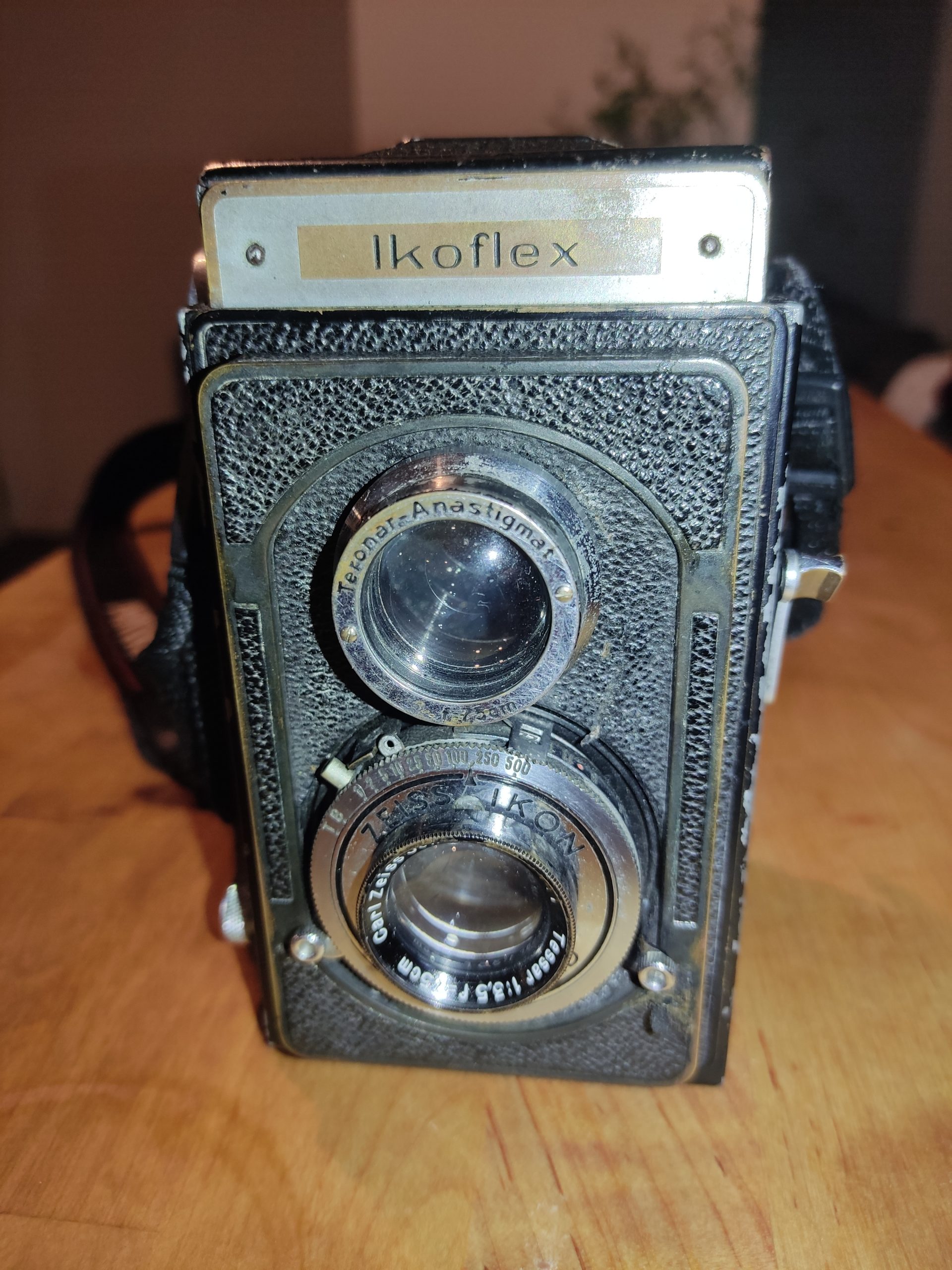 The Ikoflex II (851/16) medium format TLR from the front